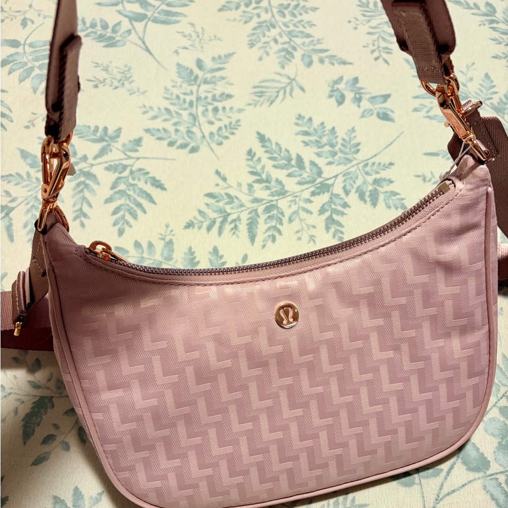 lululemon City Essentials Small Shoulder bag 3L - Picture 3 of 5